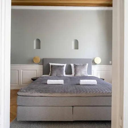 Lavish 4Br Apartment In The Heart Of Cph By The Canals-2